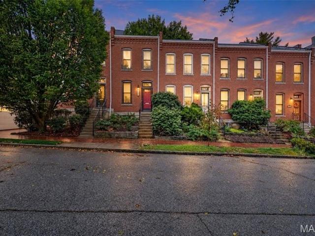 Townhouse for sale in Lafayette Square, Saint Louis
