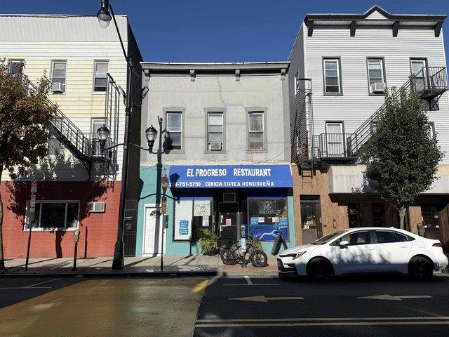 House for sale in Hudson, New Jersey
