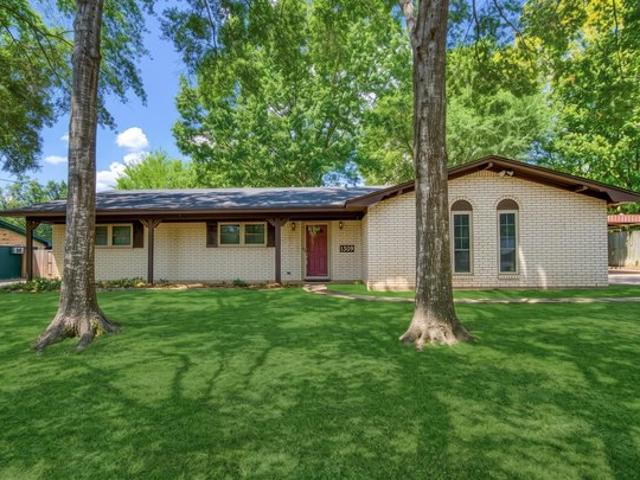 House for sale in White Oak, Texas