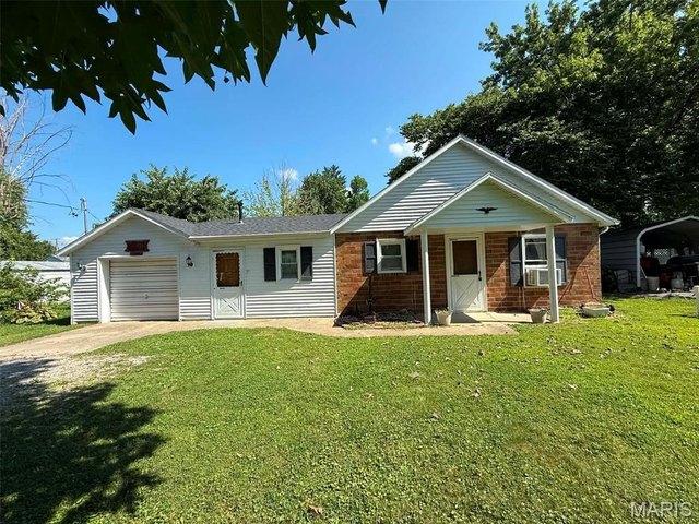 House for sale in Vandalia, Illinois