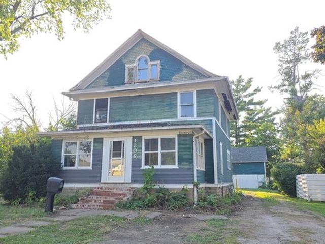 House for sale in Grinnell, Poweshiek County