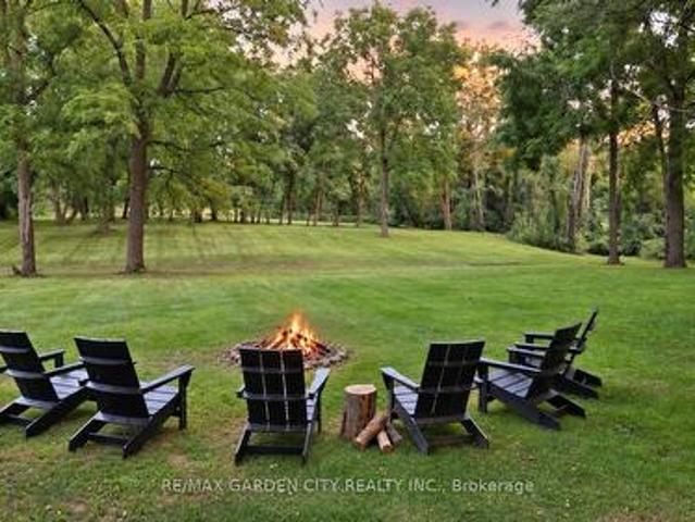 House for sale in Ancaster, Ontario