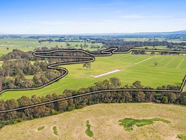 Cottage for sale in Maffra, Victoria