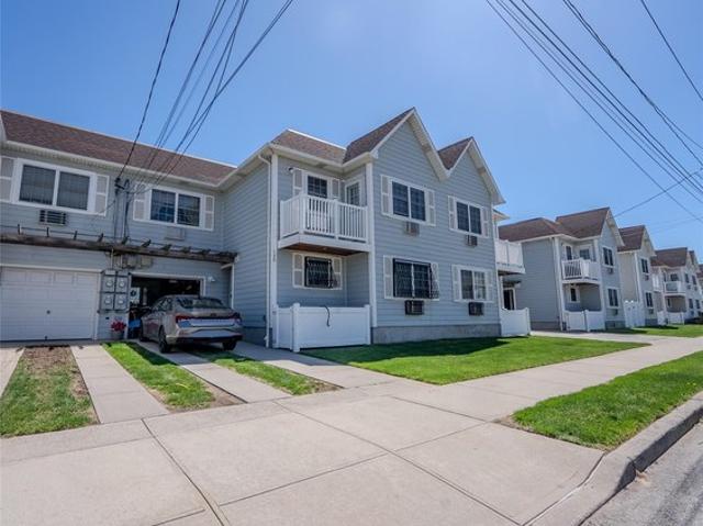 House for sale in Queens, Arverne