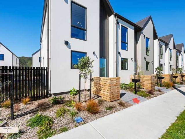 Townhouse for sale in Days Bay, Wellington
