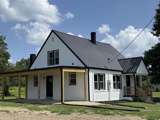 House for sale in Columbia, Adair County