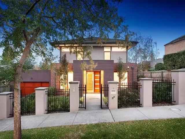 House for rent in Mont Albert North