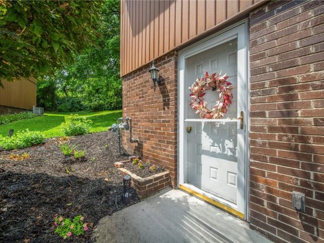 Townhouse for sale in Cuddy, Pennsylvania