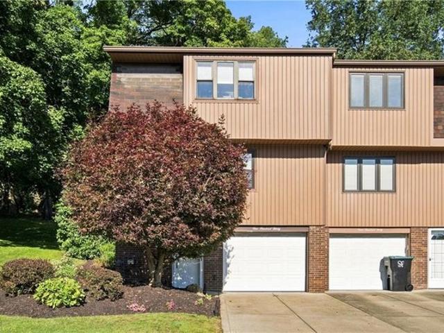 Townhouse for sale in Bridgeville, Pennsylvania