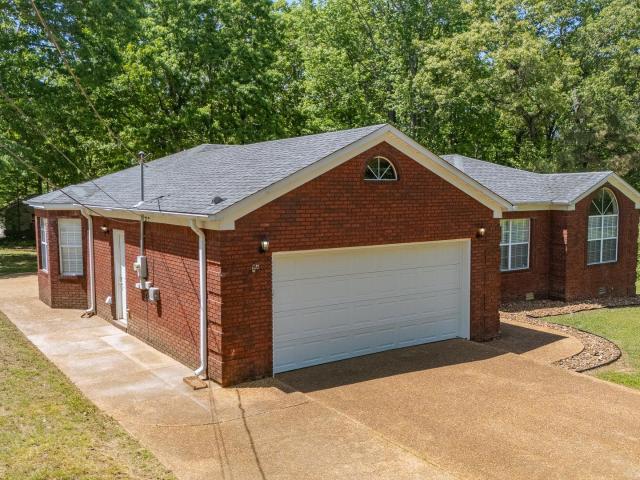 House for sale in Selmer