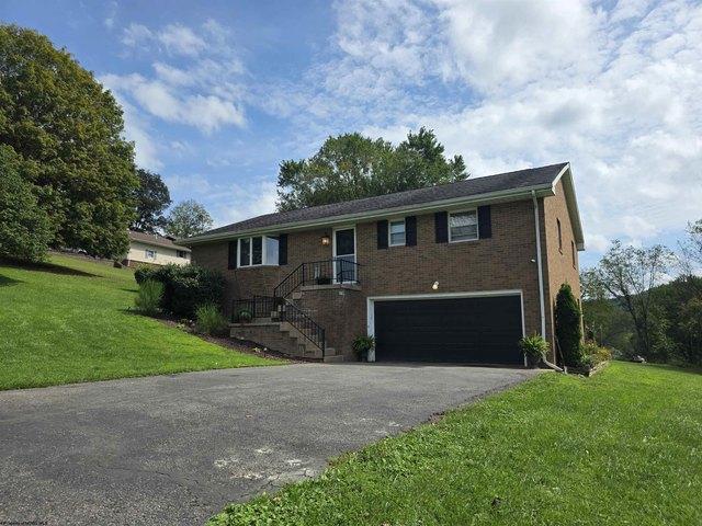 House for sale in Mount Clare, Macoupin County