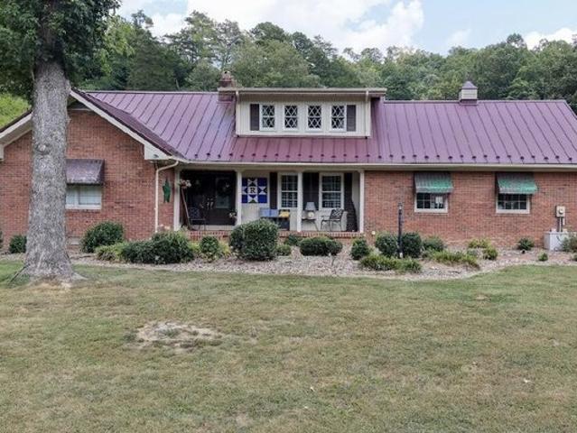 House for sale in Van Lear, Kentucky