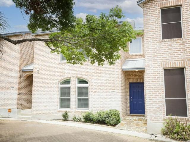 Townhouse for sale in Leesville, Texas