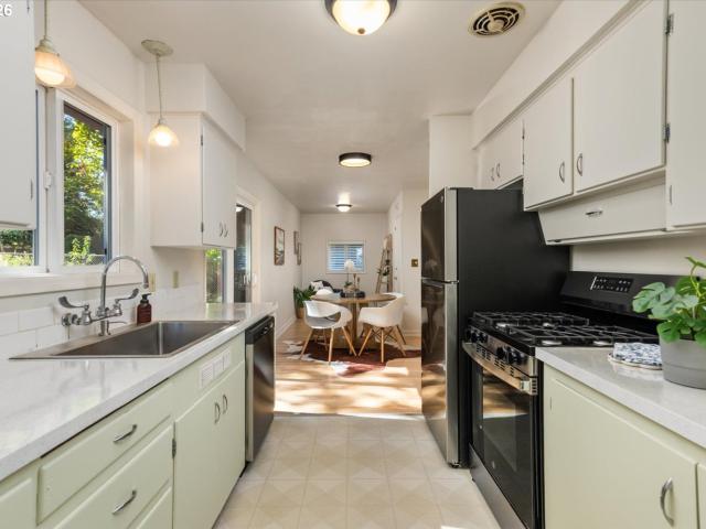 House for sale in Rivercrest, Oregon City