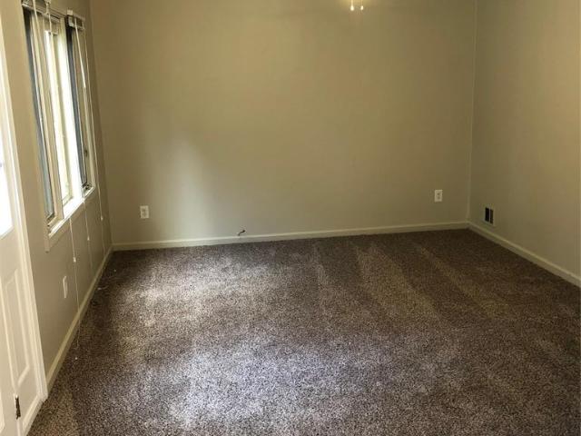 House for sale in Lakeside Park, Pontiac