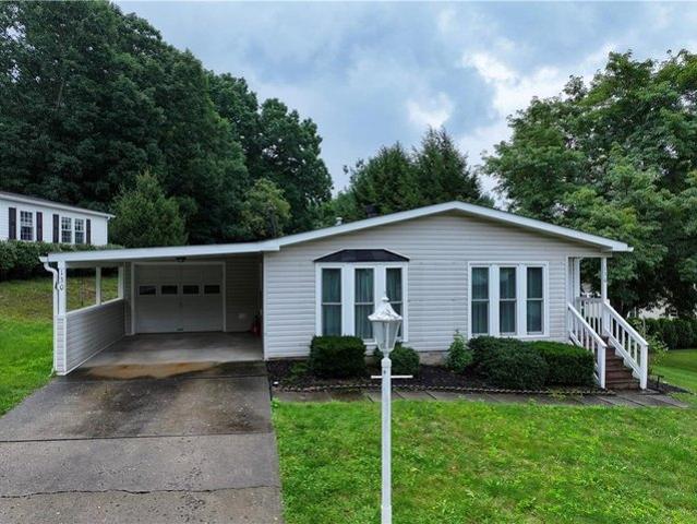 House for sale in Zelienople, Pennsylvania