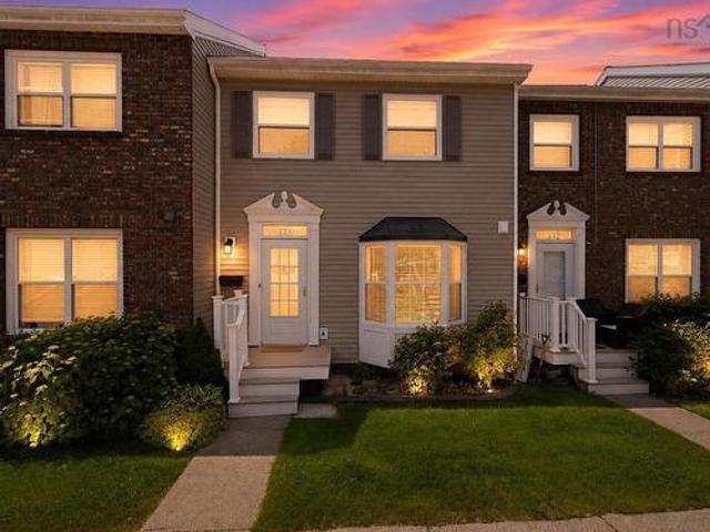 Townhouse for sale in Shoreview, Bedford