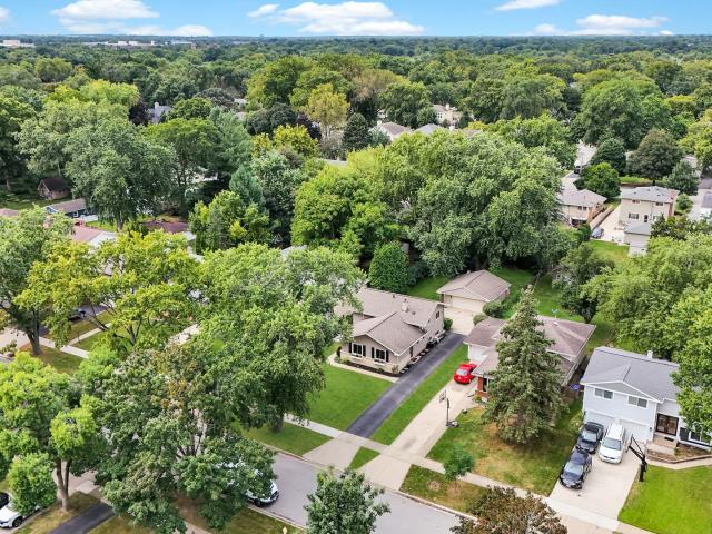 House for sale in Glen Ellyn, Illinois