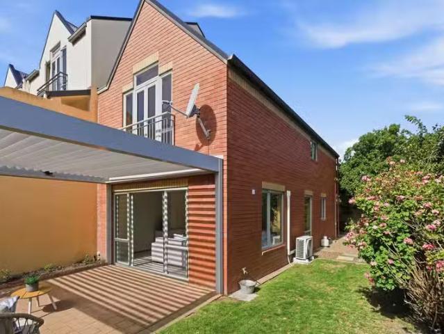 House for sale in Chaslands, Canterbury