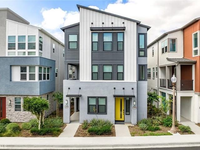 Townhouse for sale in Orange County Great Park, Irvine