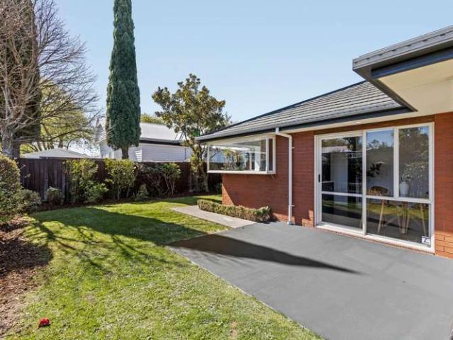 House for sale in Chaslands, Canterbury