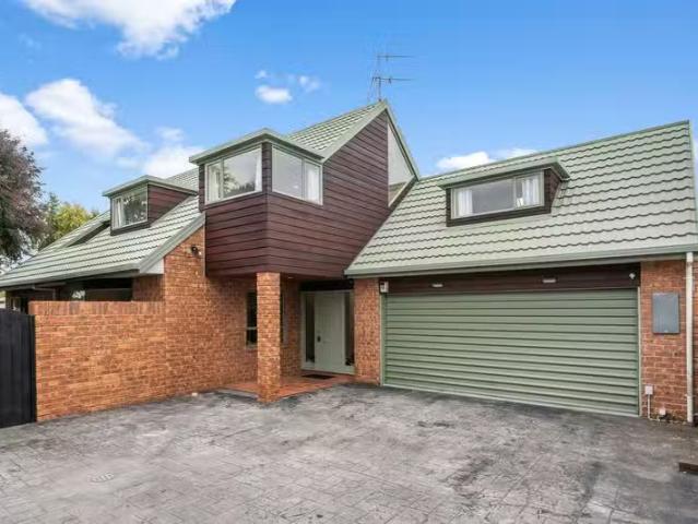 House for sale in Chaslands, Canterbury