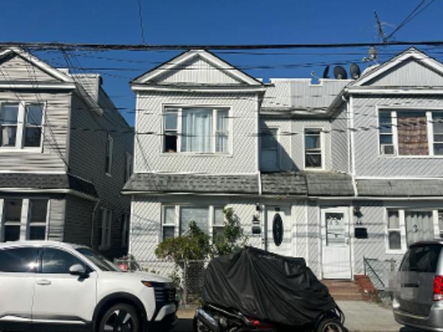 House for sale in Queens, Arverne