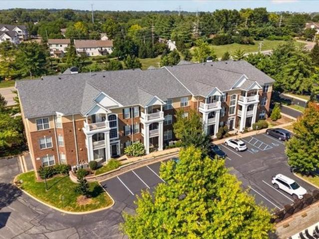 Condo for sale in Creve Coeur, Missouri
