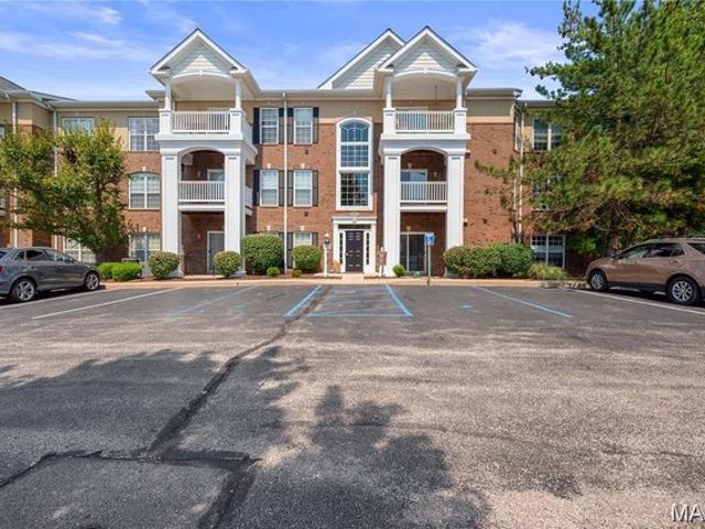 Condo for sale in Creve Coeur, Missouri