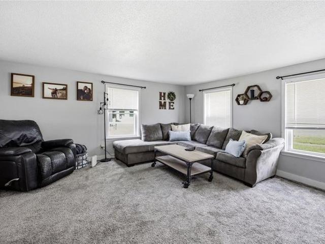 House for sale in Linn, Iowa