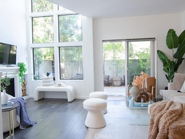 Townhouse for sale in Pasadena, California