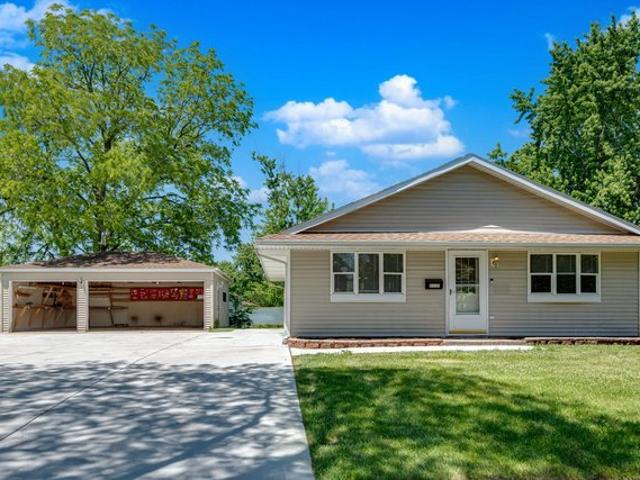House for sale in Streamwood, Illinois