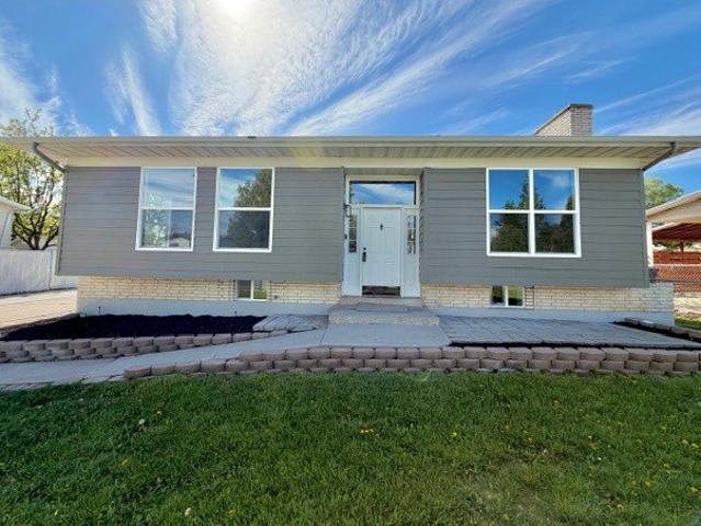 House for sale in Syracuse, Utah