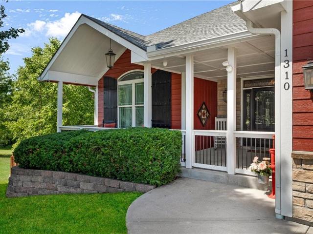 House for sale in Harrisonville