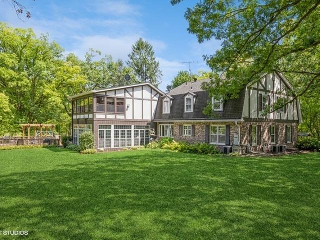 House for sale in Mchenry, Illinois