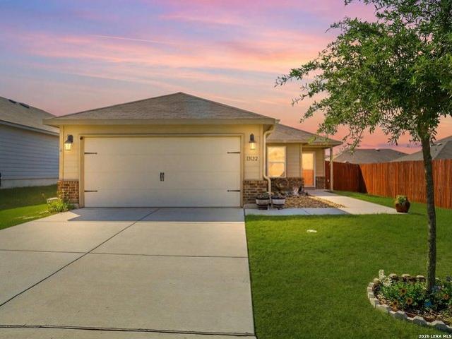 House for sale in Saint Hedwig, Texas