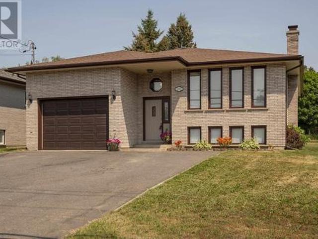 House for sale in Thunder Bay, Ontario