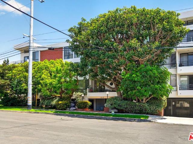 Condo for sale in Canoga Park, California