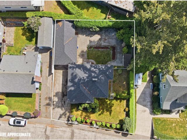 House for sale in North Bend, Coos County