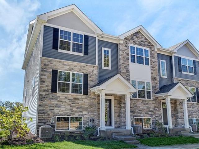 Townhouse for sale in Bartlett, Illinois
