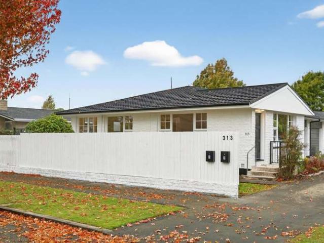 Apartment for sale in Chaslands, Canterbury