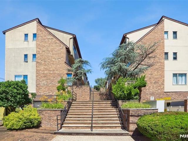 Condo for sale in Fort Lee, New Jersey