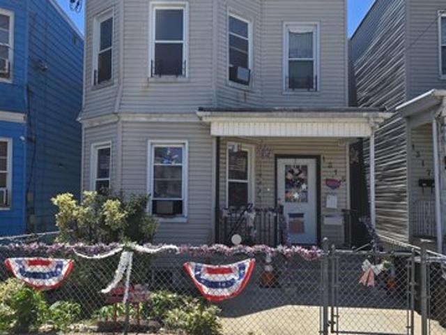 House for sale in Hudson, New Jersey