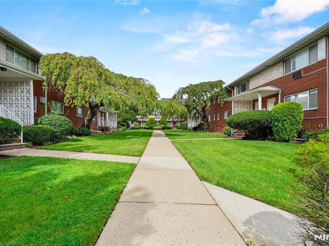 Condo for sale in Fort Lee, New Jersey