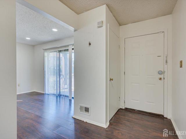 Townhouse for sale in Edison, New Jersey