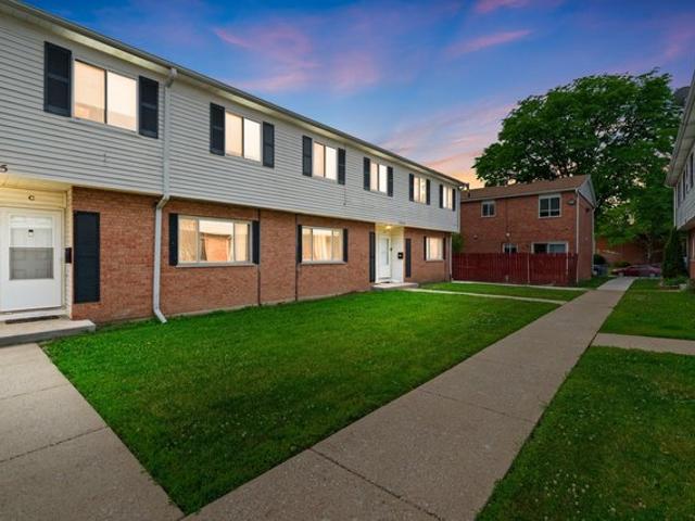 Condo for sale in Aurora, Illinois