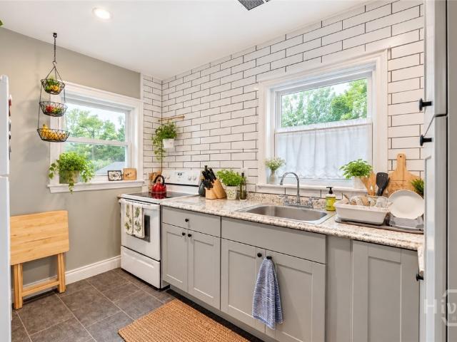 House for sale in Ardsley Park-Chatham Crescent Historic District, Savannah