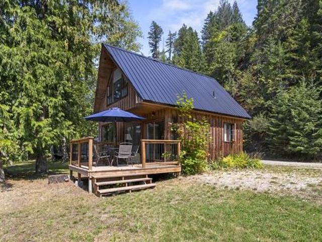 House for sale in Sirdar, British Columbia
