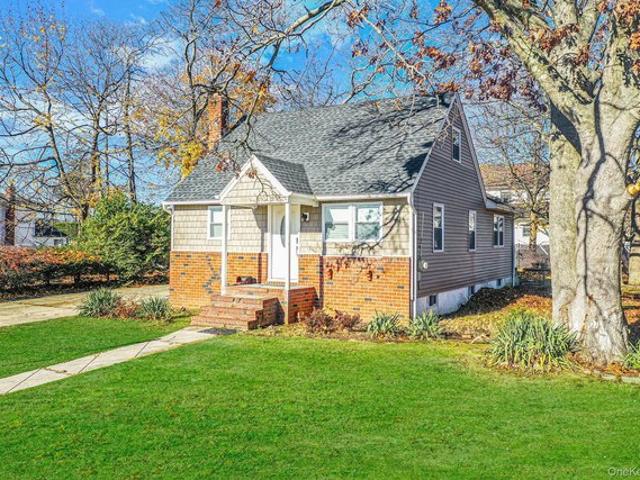 House for sale in Babylon, New York