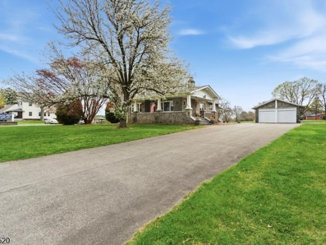 House for sale in Stewartsville, New Jersey